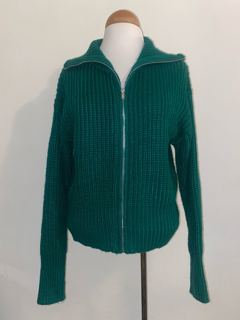 Le lis Green Ribbed Zip-Front Women’s Sweater
